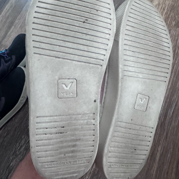 VEJA Esplar White Petal Silver Velcro Sneaker 2  kids - Picture 7 of 7